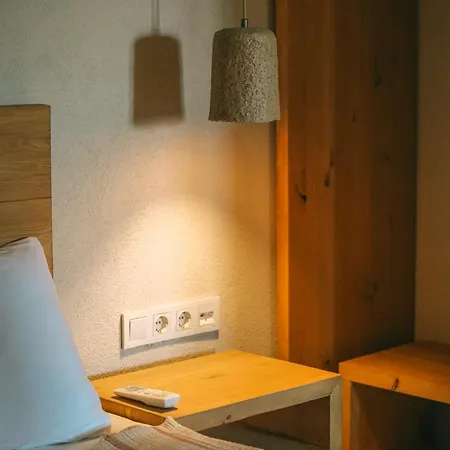 Nephos Hotell Side
