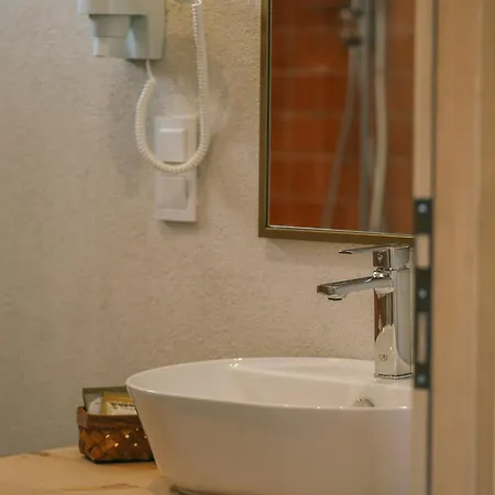 Nephos Hotell
