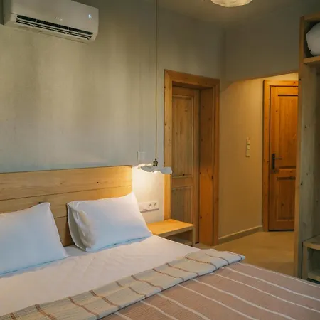 Nephos Hotell Side