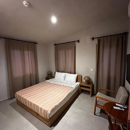Nephos Hotell Side
