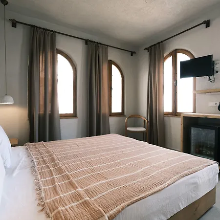 Nephos Hotell *