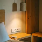 Nephos Hotell Side