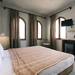 Nephos Hotel *
